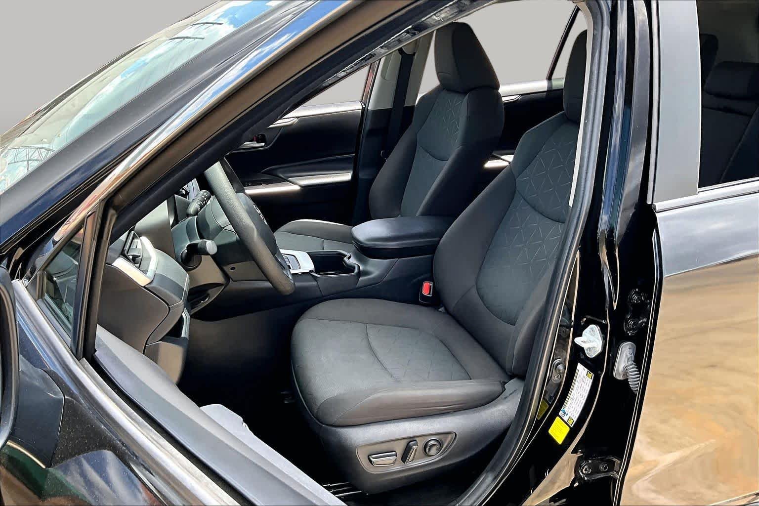 2023 Toyota RAV4 XLE - Photo 8
