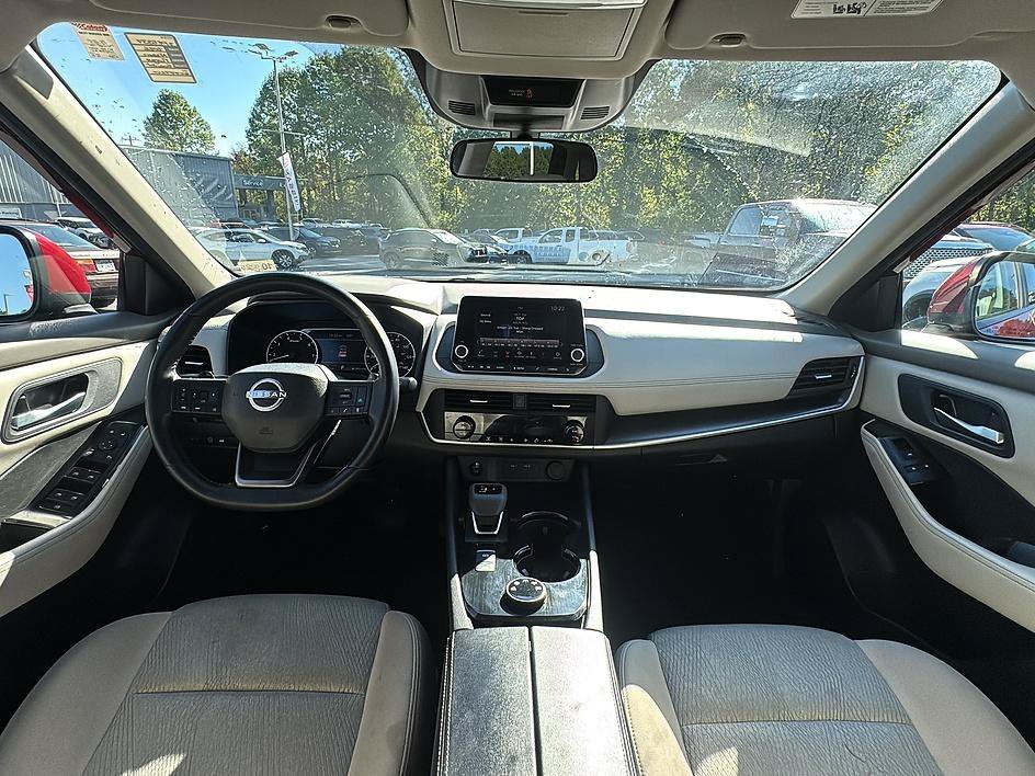 Used 2025 Scarlet Ember Tintcoat Nissan SV image 28