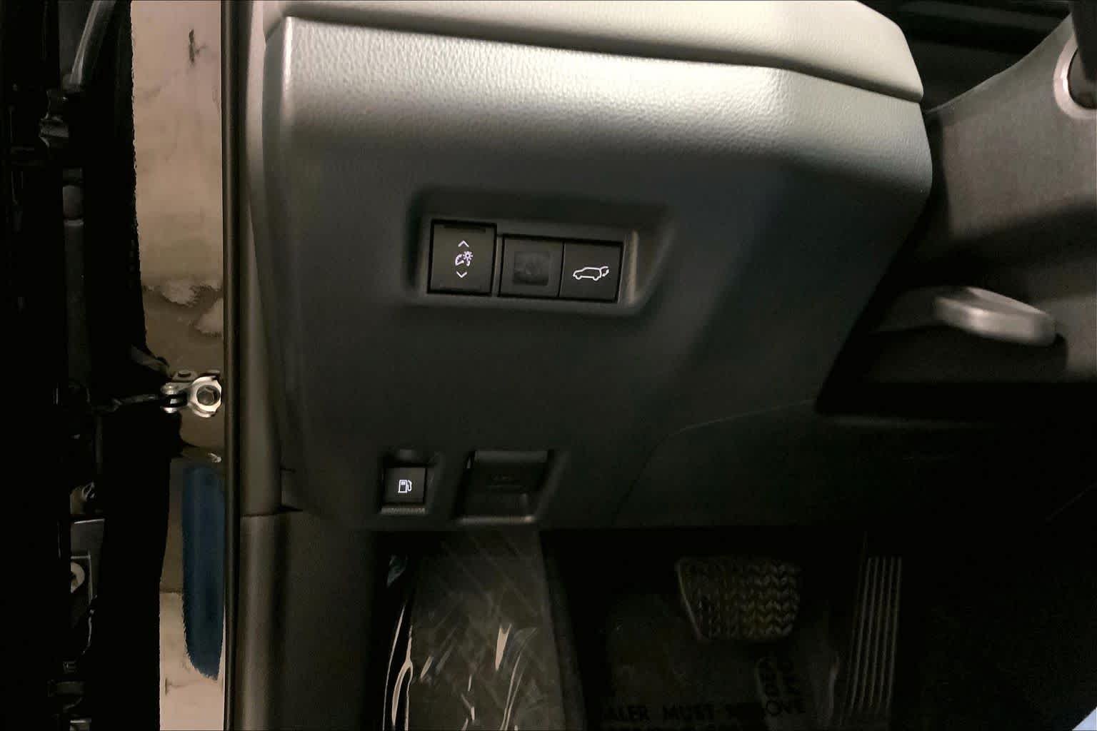 Used 2026 Midnight Black Metallic Toyota XLE Premium image 35
