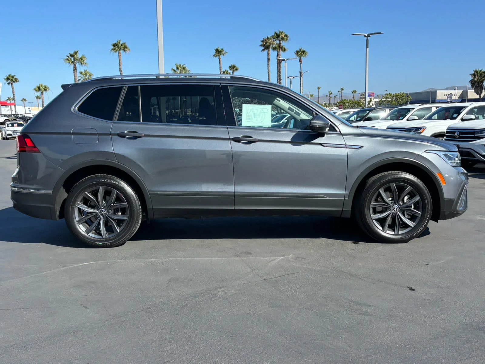 Used 2023 Platinum Gray Metallic Volkswagen SE image 2