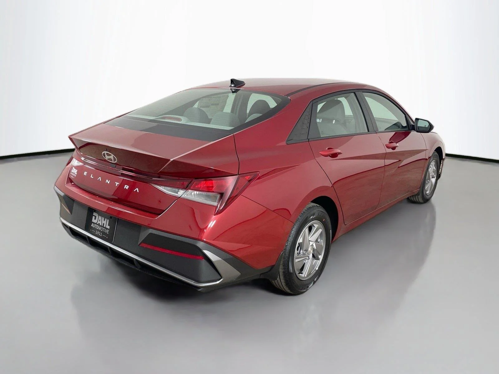 Used 2025 Ultimate Red Hyundai SE image 7