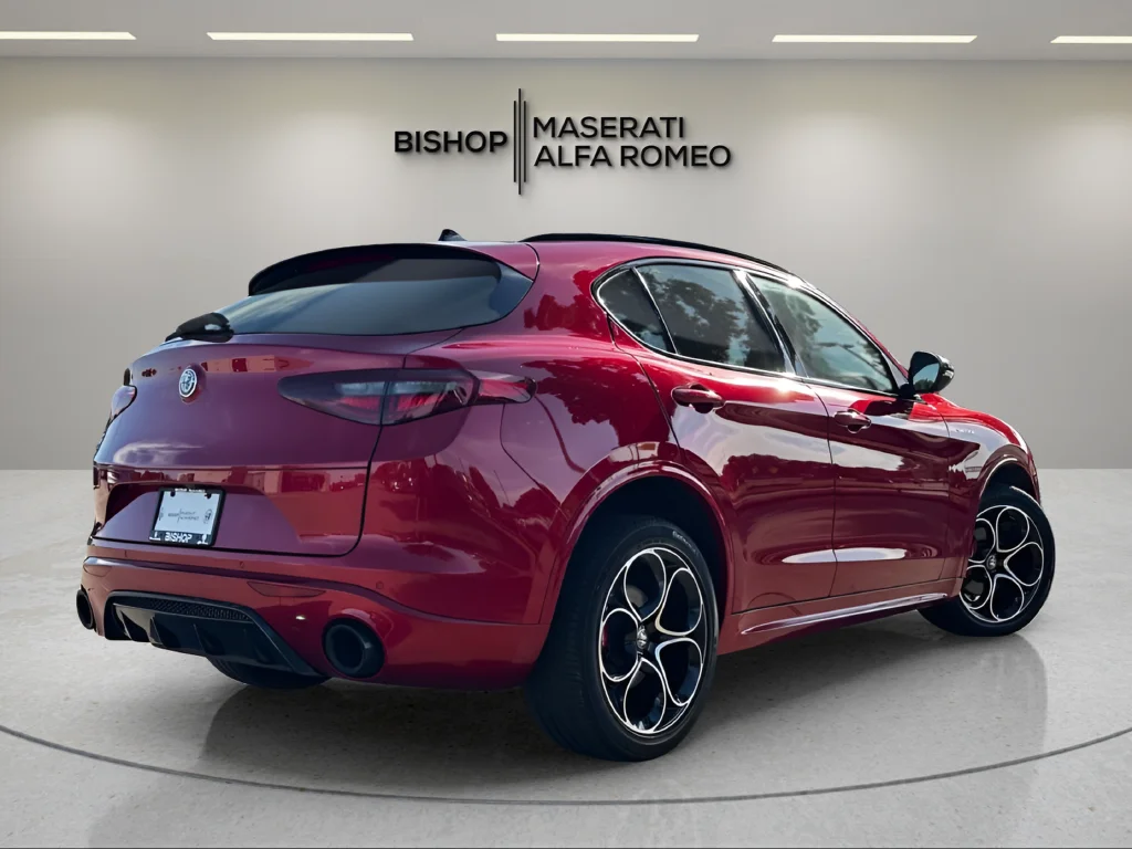 Used 2023 Red Alfa Romeo Veloce image 4