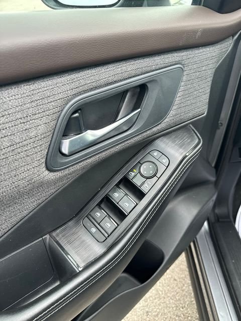 Used 2021 Gray Nissan SV image 16
