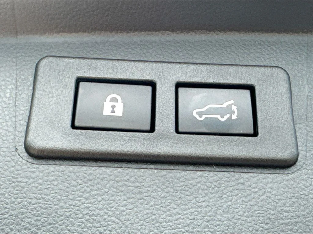Used 2022 White Subaru Premium image 33