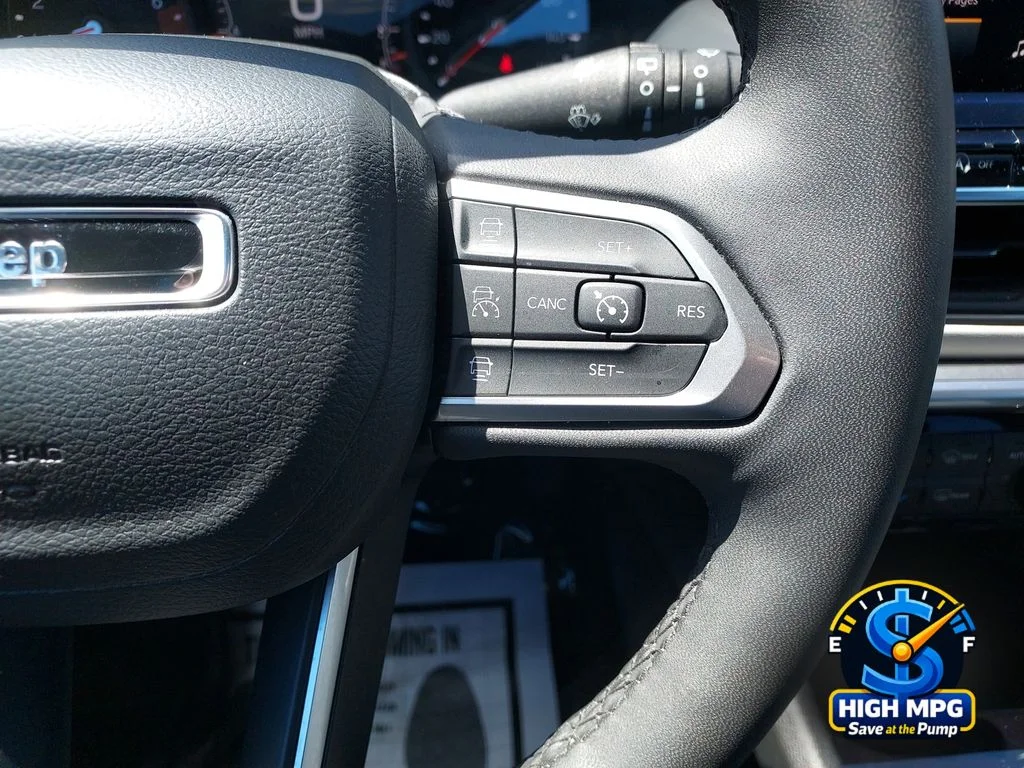 Used 2025 White Jeep Limited image 12