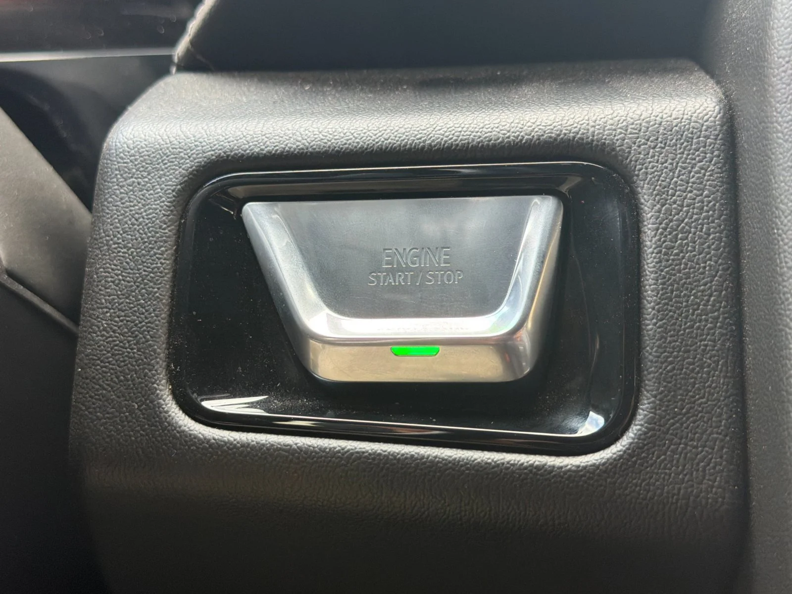 Used 2025 Sterling Metallic GMC Denali image 26