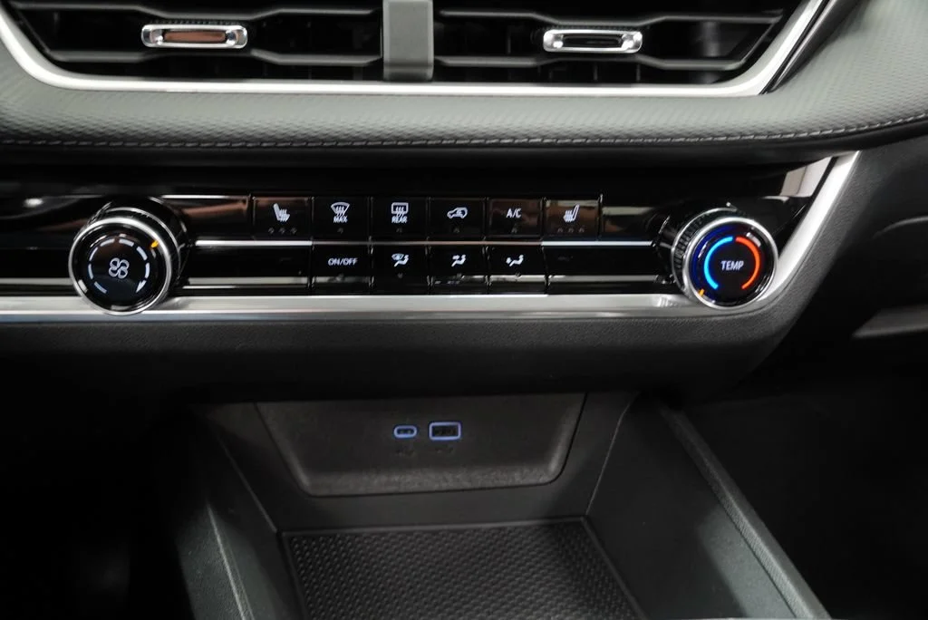 New 2027 Mosaic Black Metallic Chevrolet LT image 18