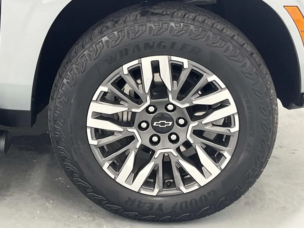 Used 2025 Sterling Gray Metallic Chevrolet Z71 image 9