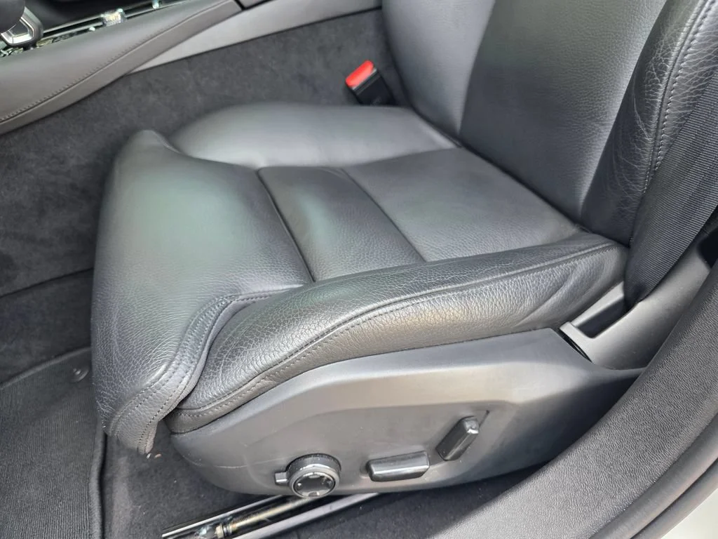 Used 2024 White Volvo T8 Ultimate Dark Theme image 12