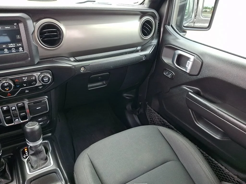 Used 2020 Granite Crystal Metallic Clearcoat Jeep Sport S image 17