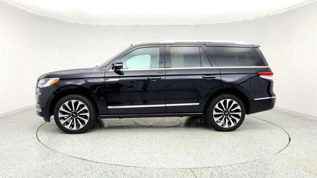 Used 2023 Infinite Black Metallic Clearcoat Lincoln Reserve 4x4 with Equipment 201A & 22