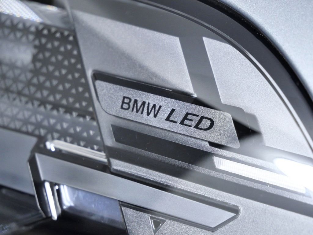 Used 2026 Skyscraper Grey Metallic BMW xDrive40i image 5