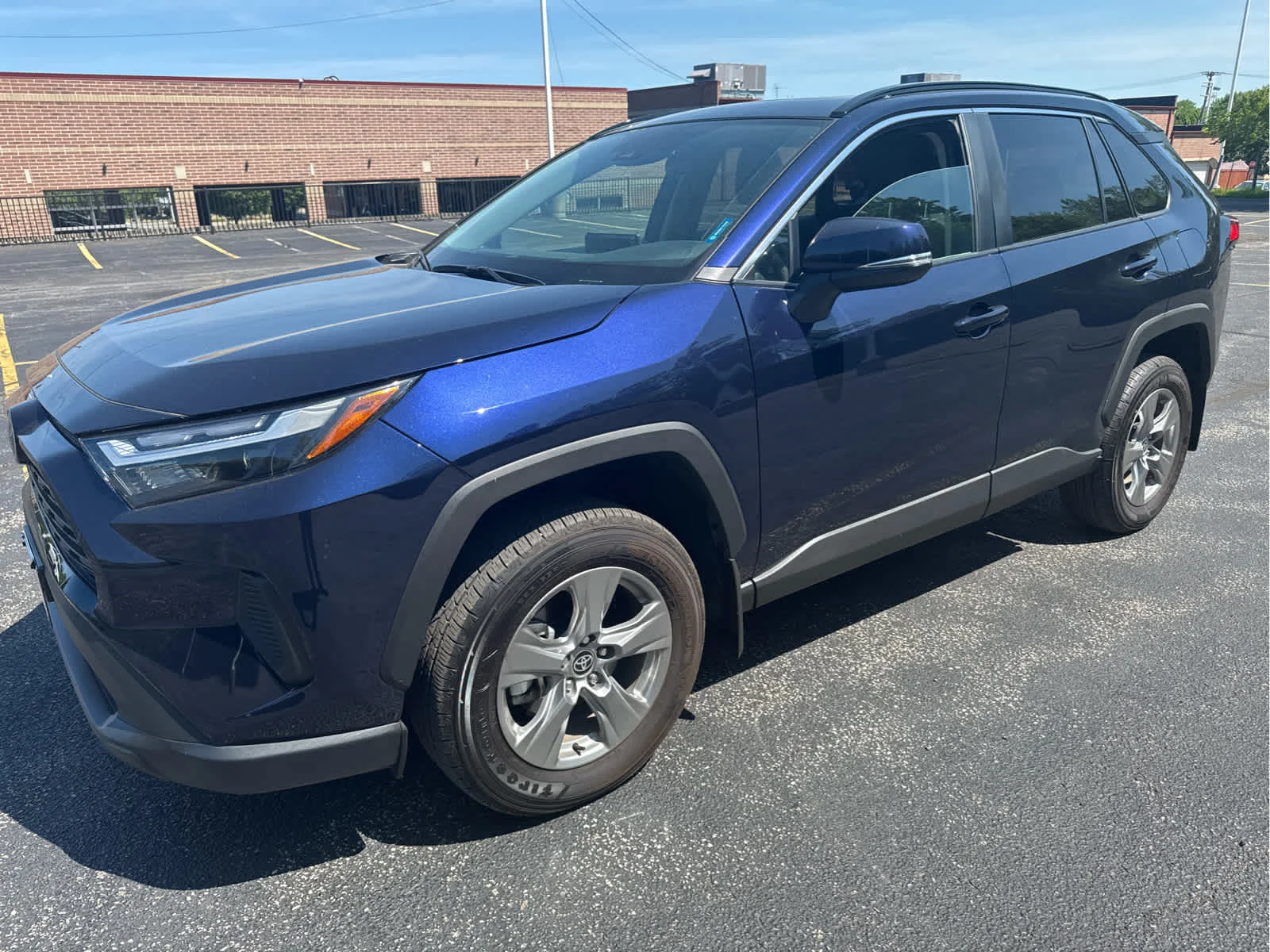 2025 Toyota RAV4 XLE AWD's photo