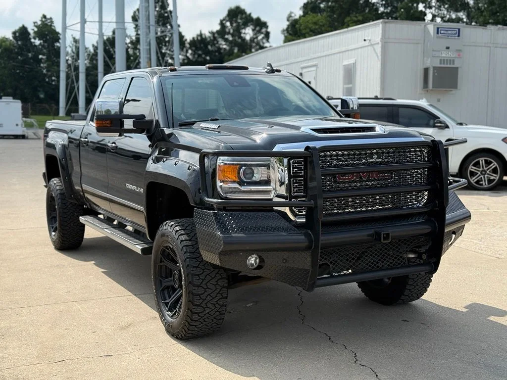 Used 2018 Black GMC Denali image 4