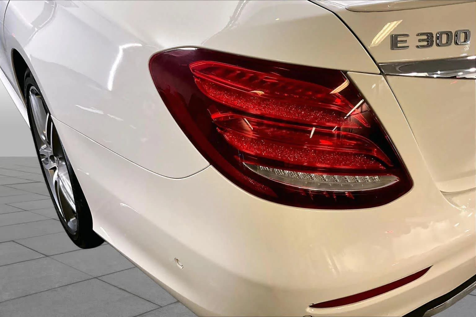 Used 2017 Polar White Mercedes-Benz E 300 Luxury image 28