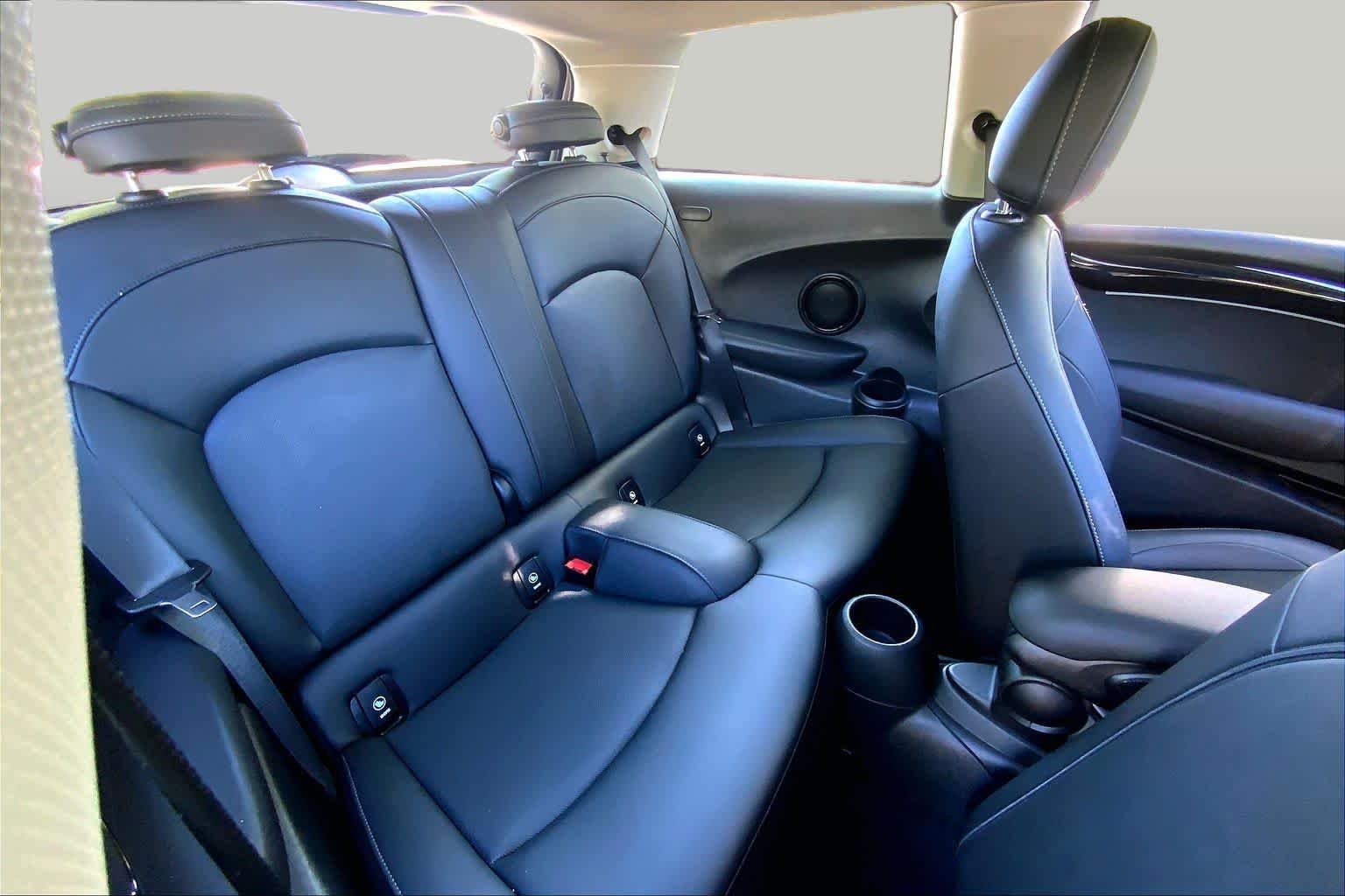 2024 MINI Hardtop 2 Door Base - Photo 19