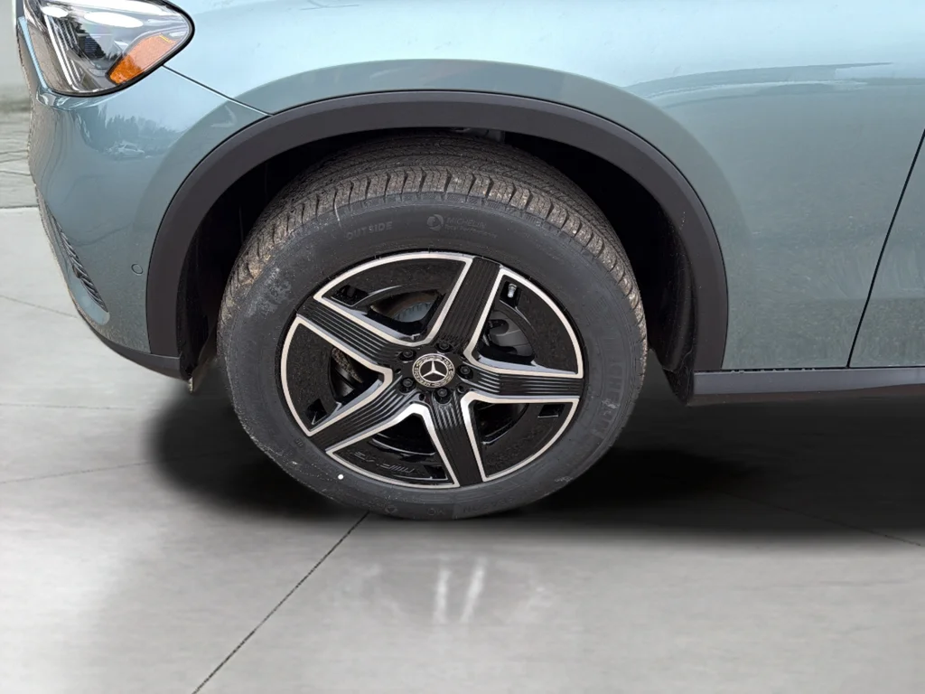 New 2026 Verde Silver Metallic Mercedes-Benz GLC 300 image 9