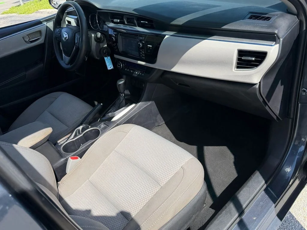 Used 2015 Gray Toyota LE image 18