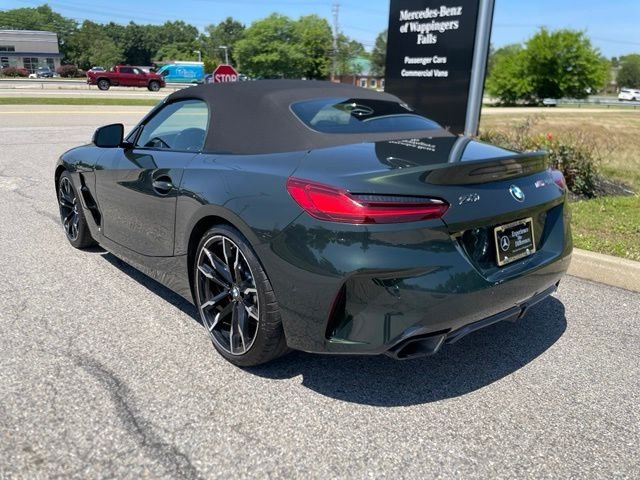 Used 2025 Green BMW sDrive M40i image 3