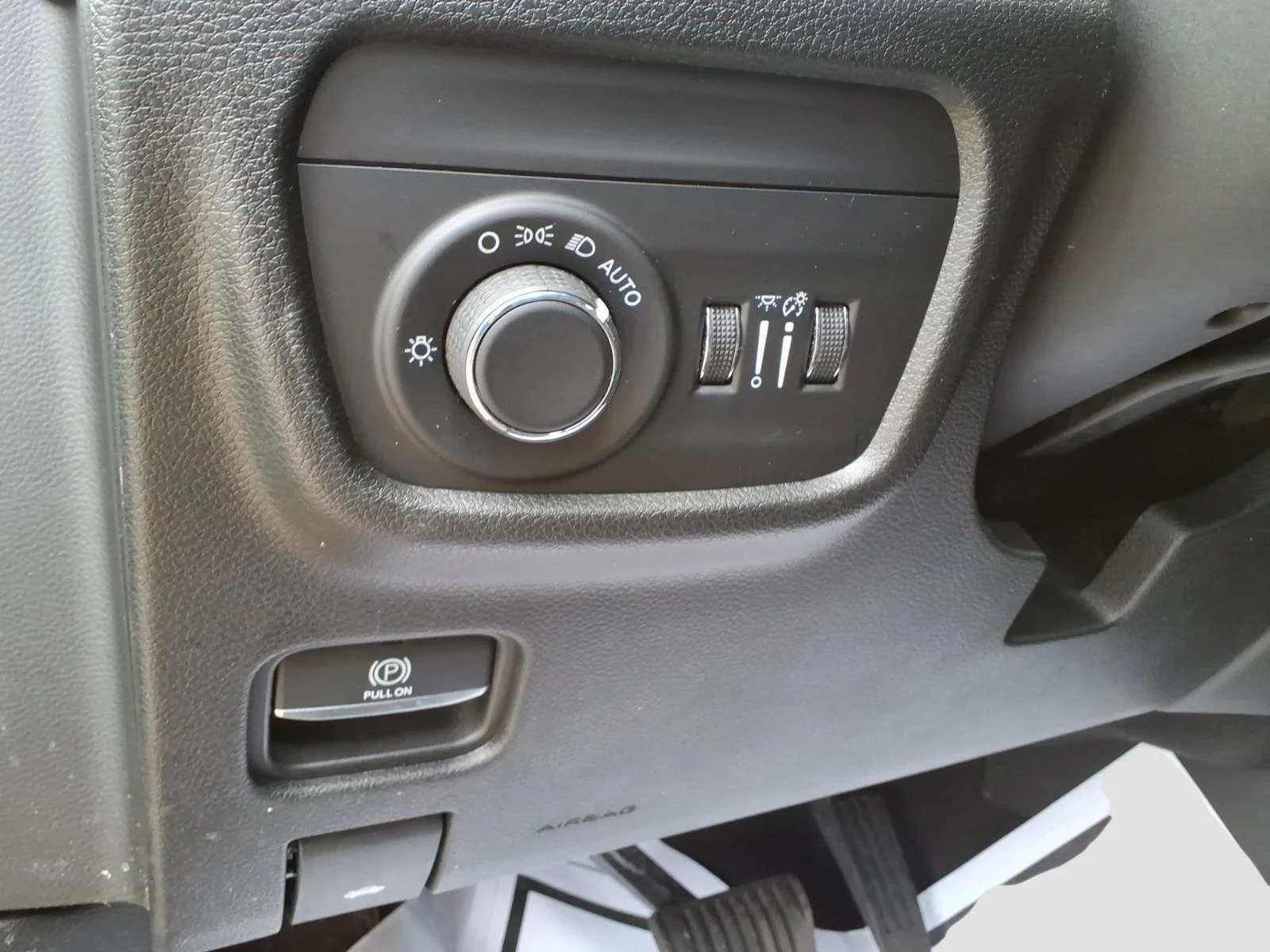 Used 2023 Velvet Red Pearlcoat Jeep Laredo image 19