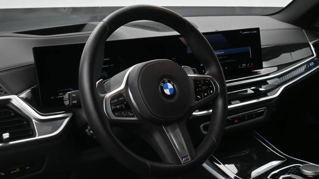 Used 2026 Skyscraper Grey Metallic BMW sDrive40i image 9