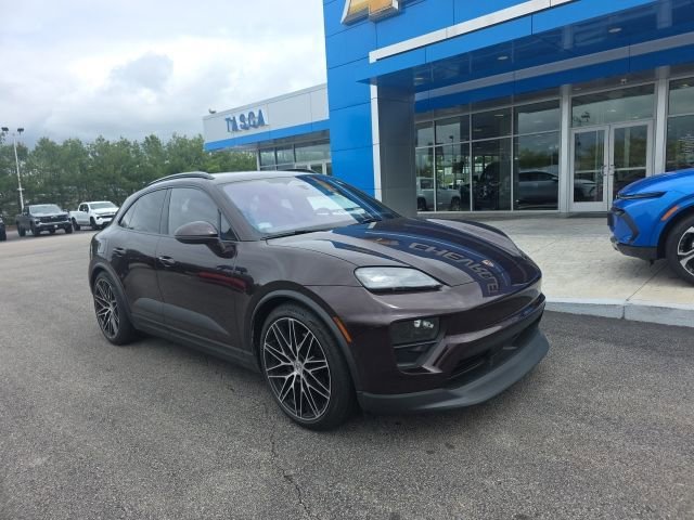 2025 Porsche Macan Macan 4 Electric's photo