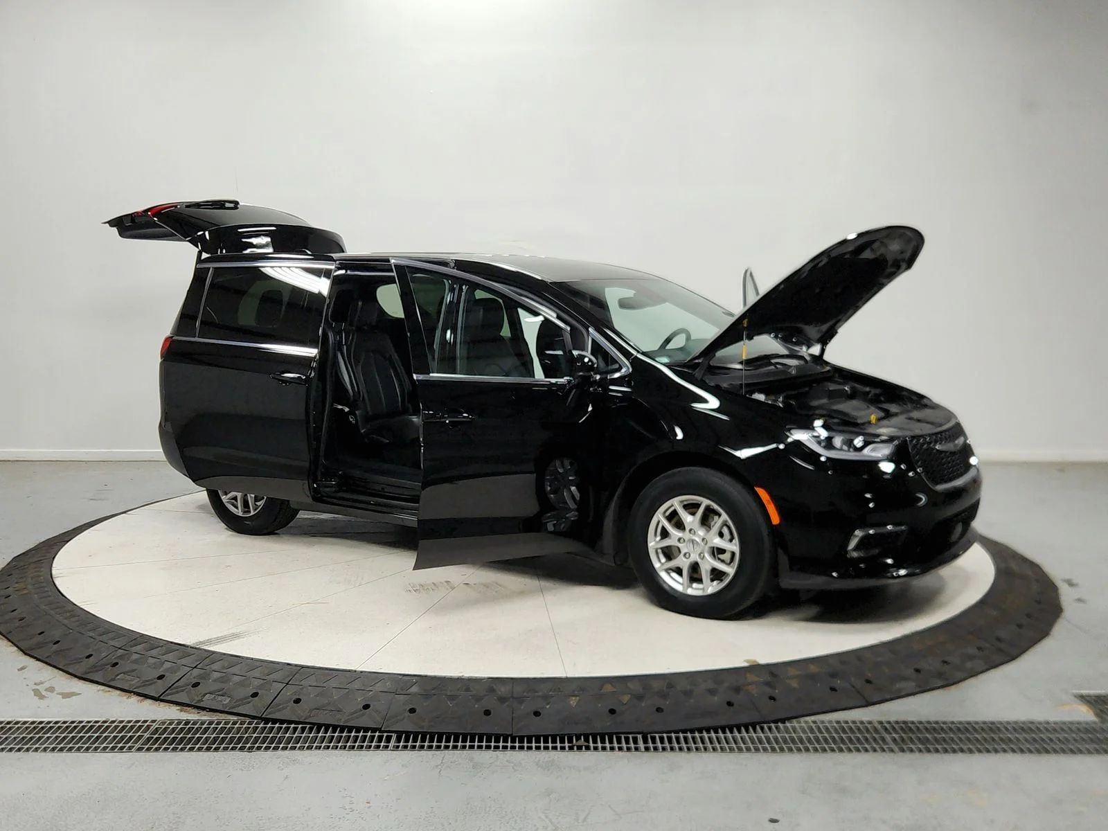 Used 2025 Black Chrysler Select image 10