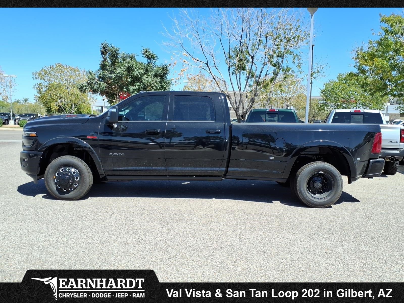 New 2027 Diamond Black Crystal Pearl-Coat Exterior Paint RAM Limited image 2