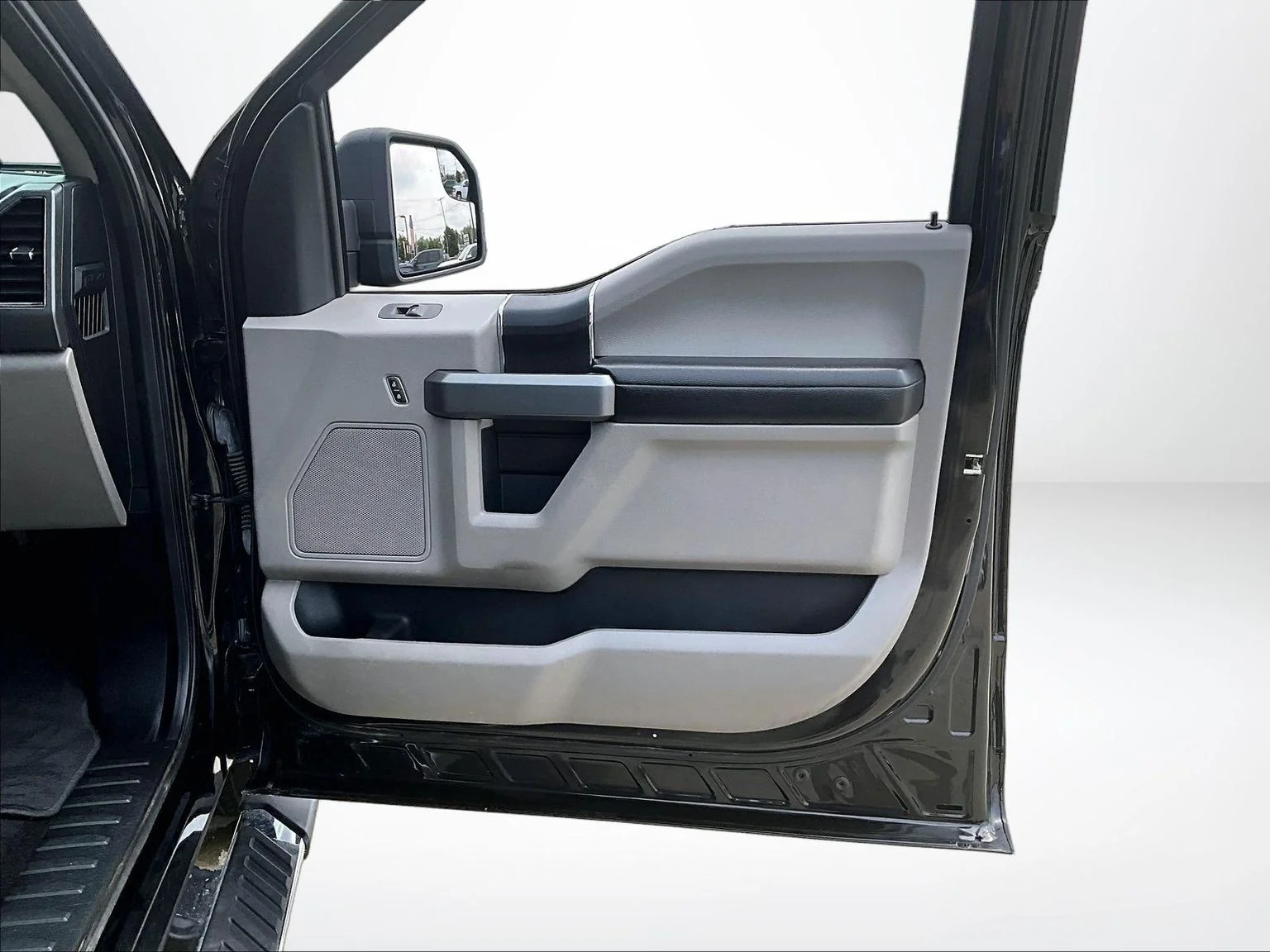 Used 2018 Black Ford XLT image 24