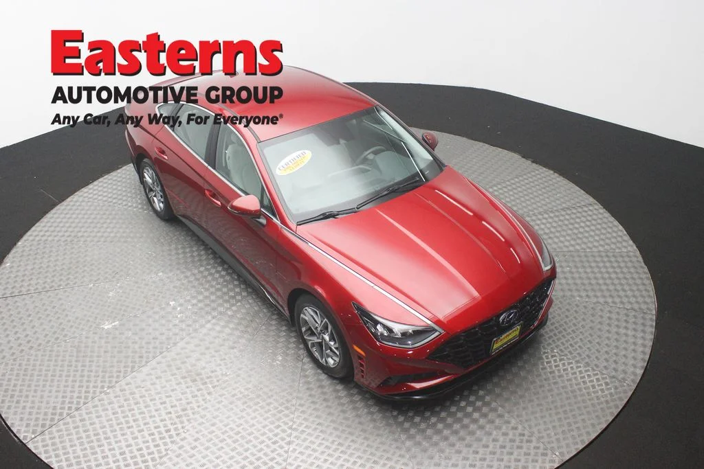 Used 2023 Red Hyundai SEL image 3