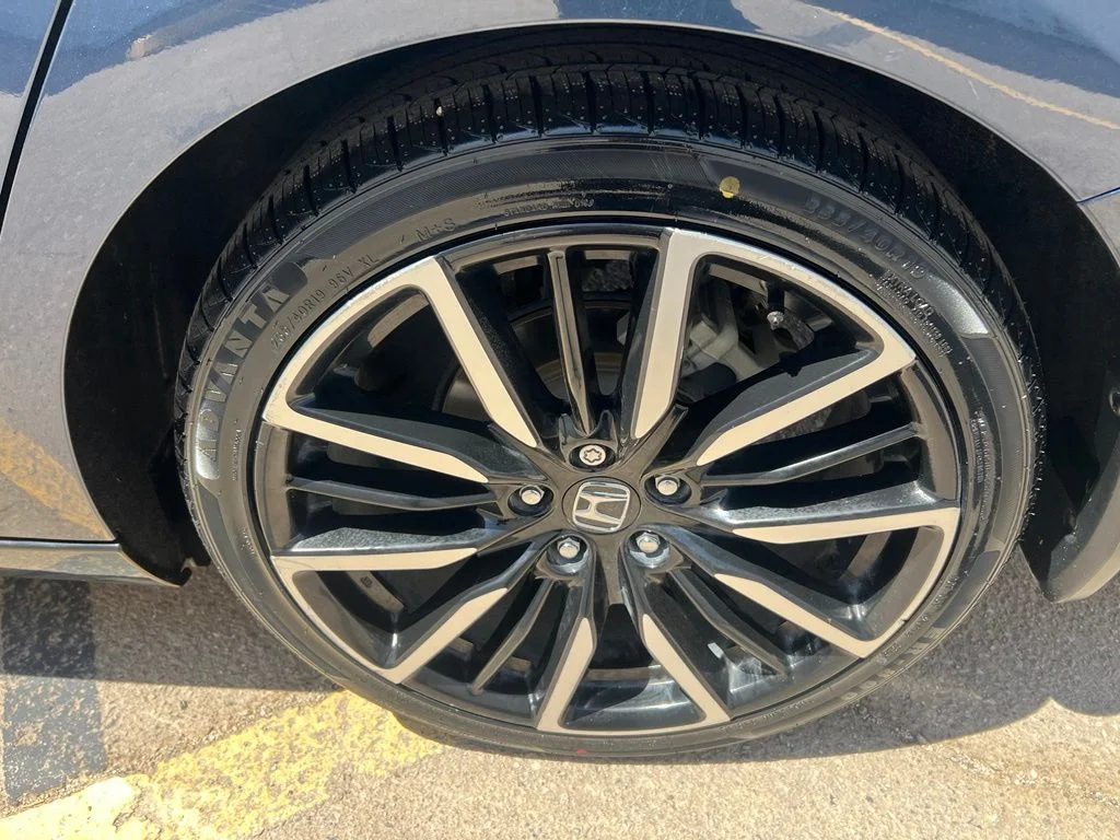 Used 2023 Meteorite Gray Metallic Honda Touring image 31