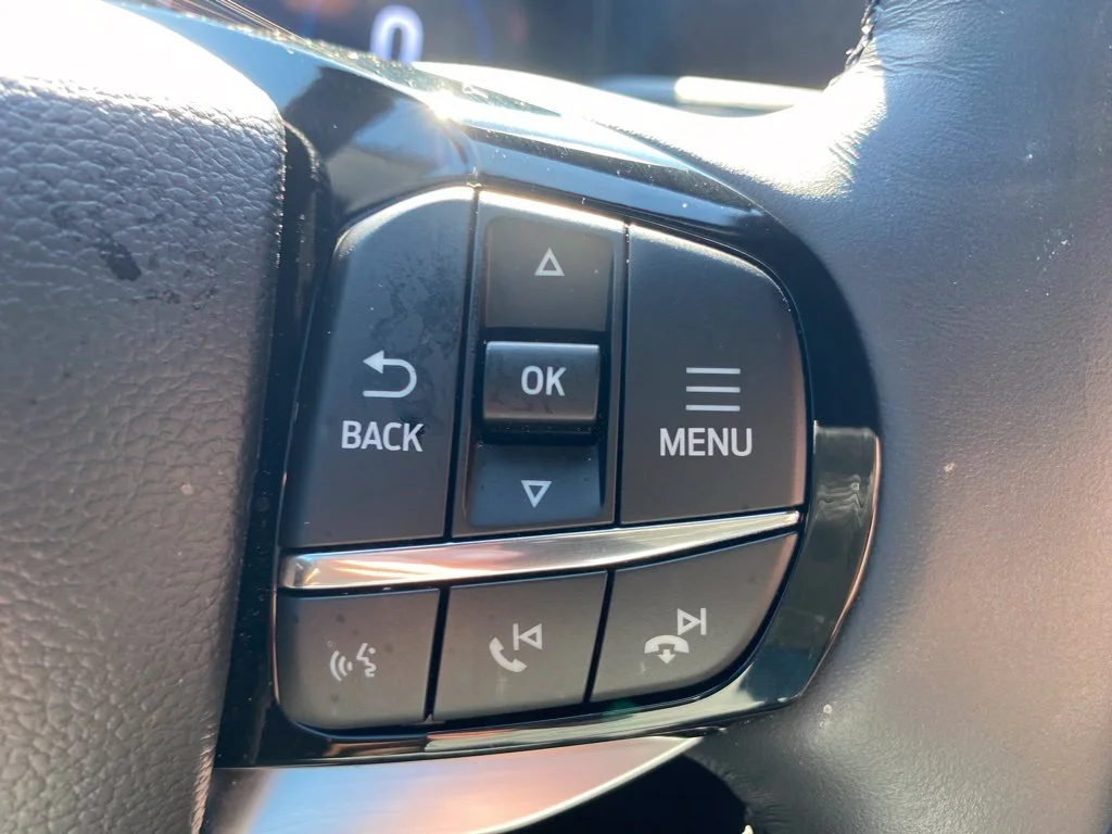 Used 2025 White Ford Platinum image 28