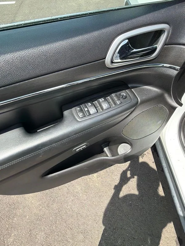 Used 2018 White Jeep Limited image 17