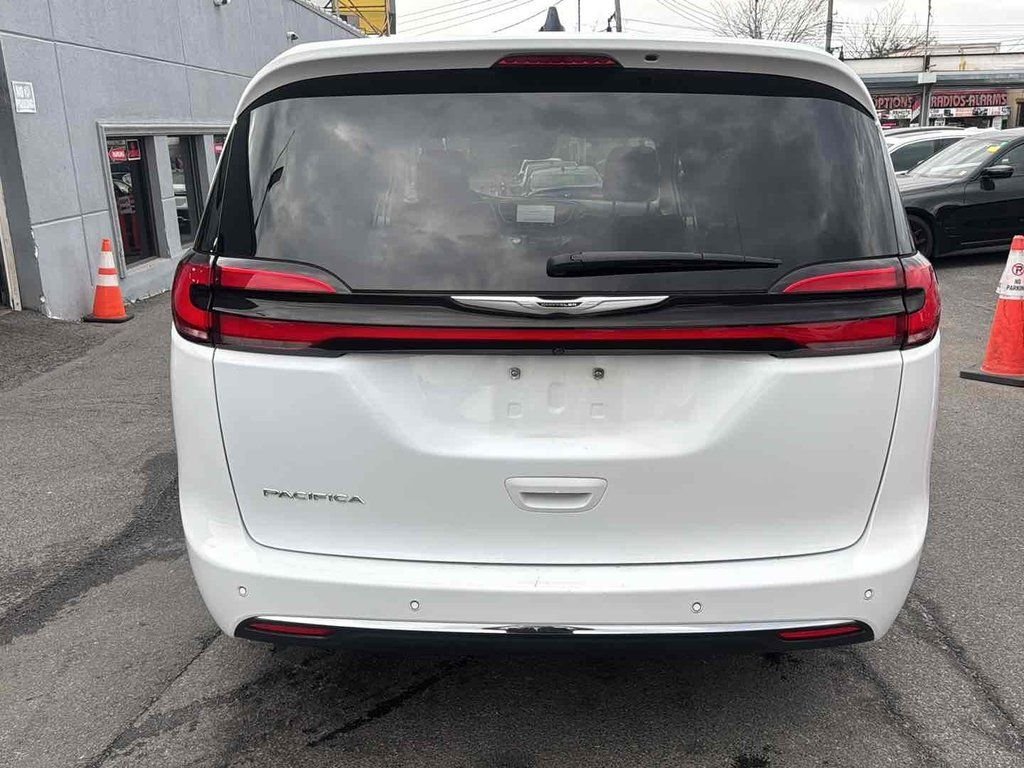 Used 2023 White Chrysler Touring L image 4