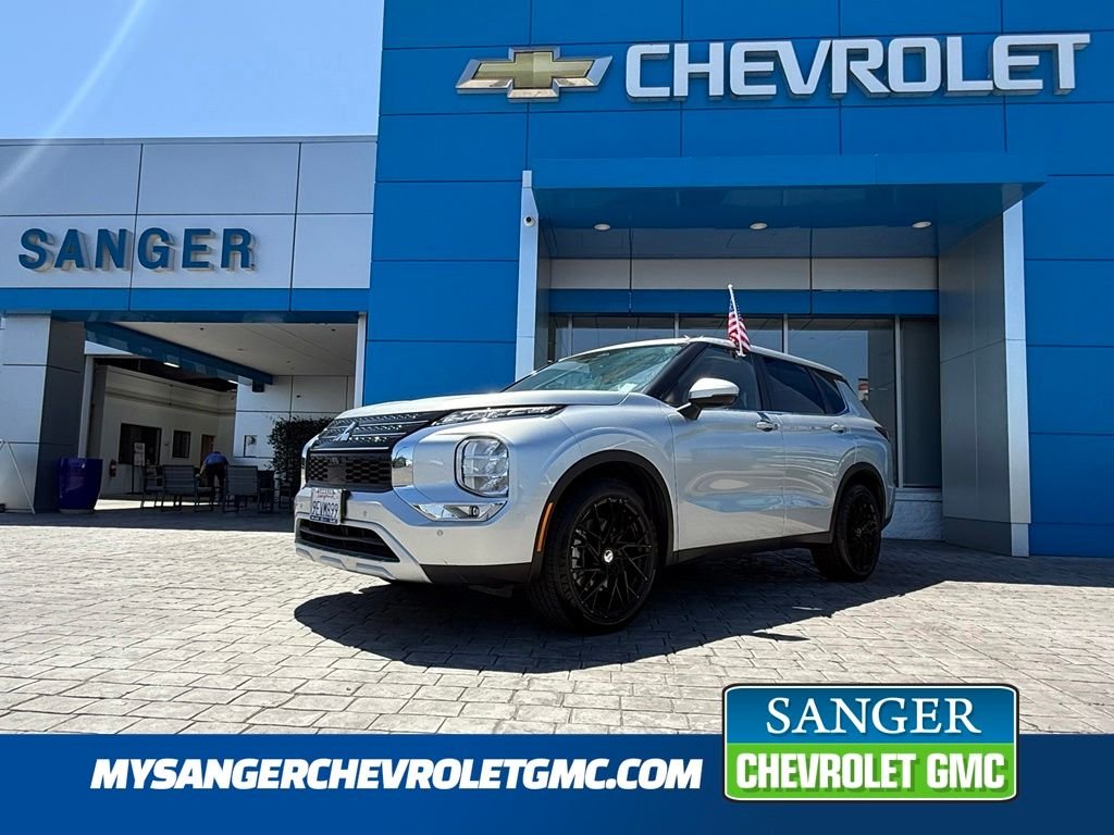 Silver 2023 Mitsubishi Outlander SUV / Crossover Front-Wheel Drive 