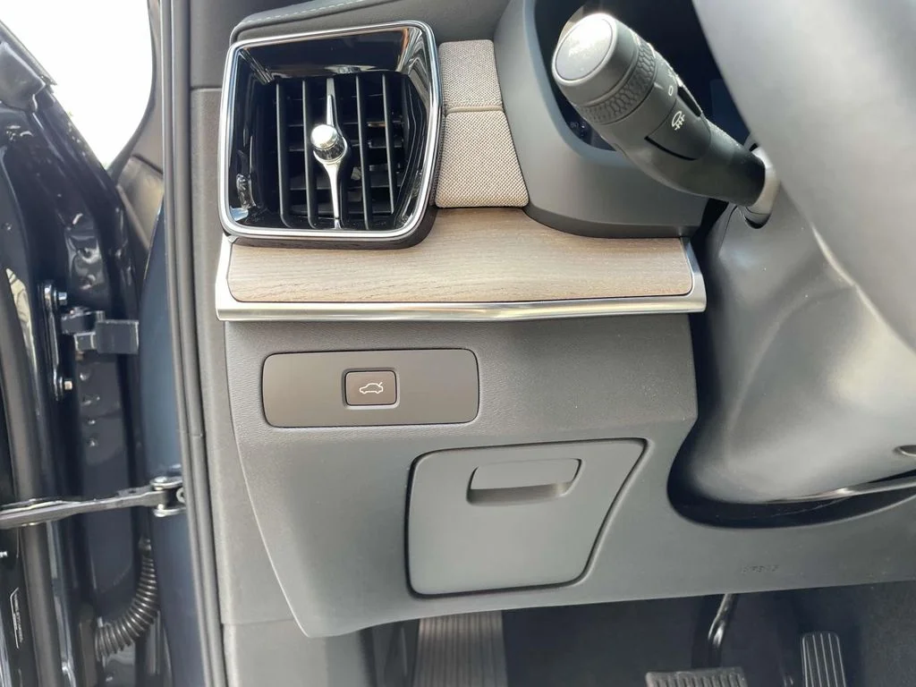 2026 Volvo XC90 Plus - Photo 9