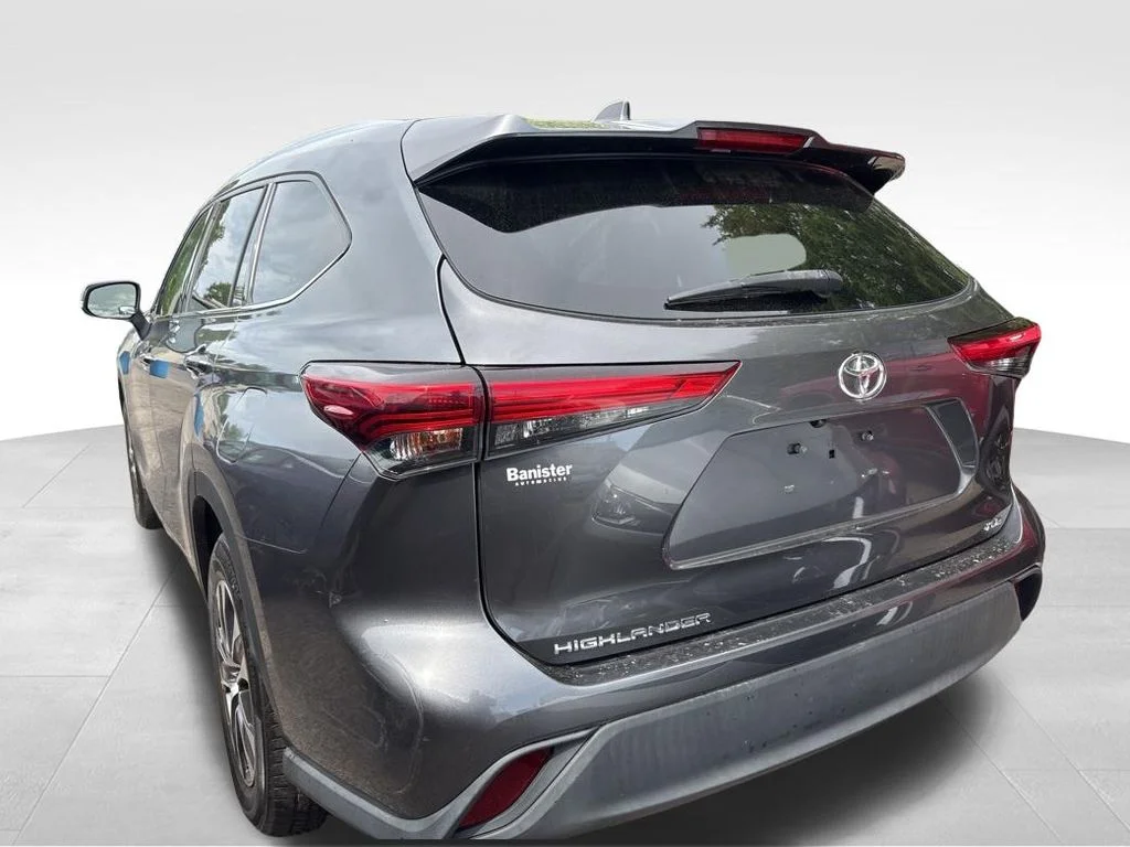 Used 2020 Gray Toyota XLE image 13