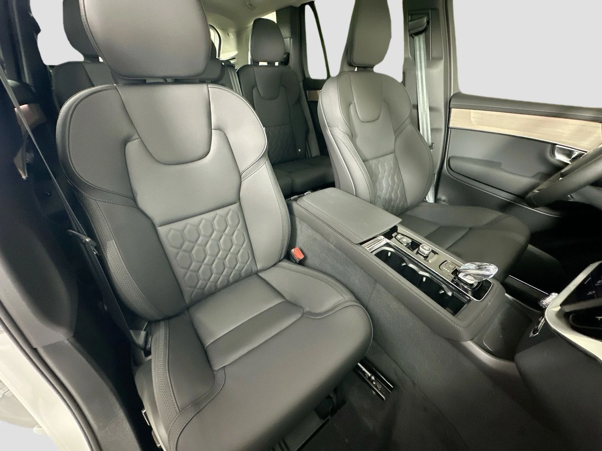 New 2026 Crystal White Volvo Plus image 30