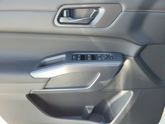 New 2026 Everest White Pearl TriCoat Nissan Rock Creek® image 20