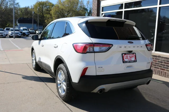 Used 2022 White Metallic Ford SE image 26