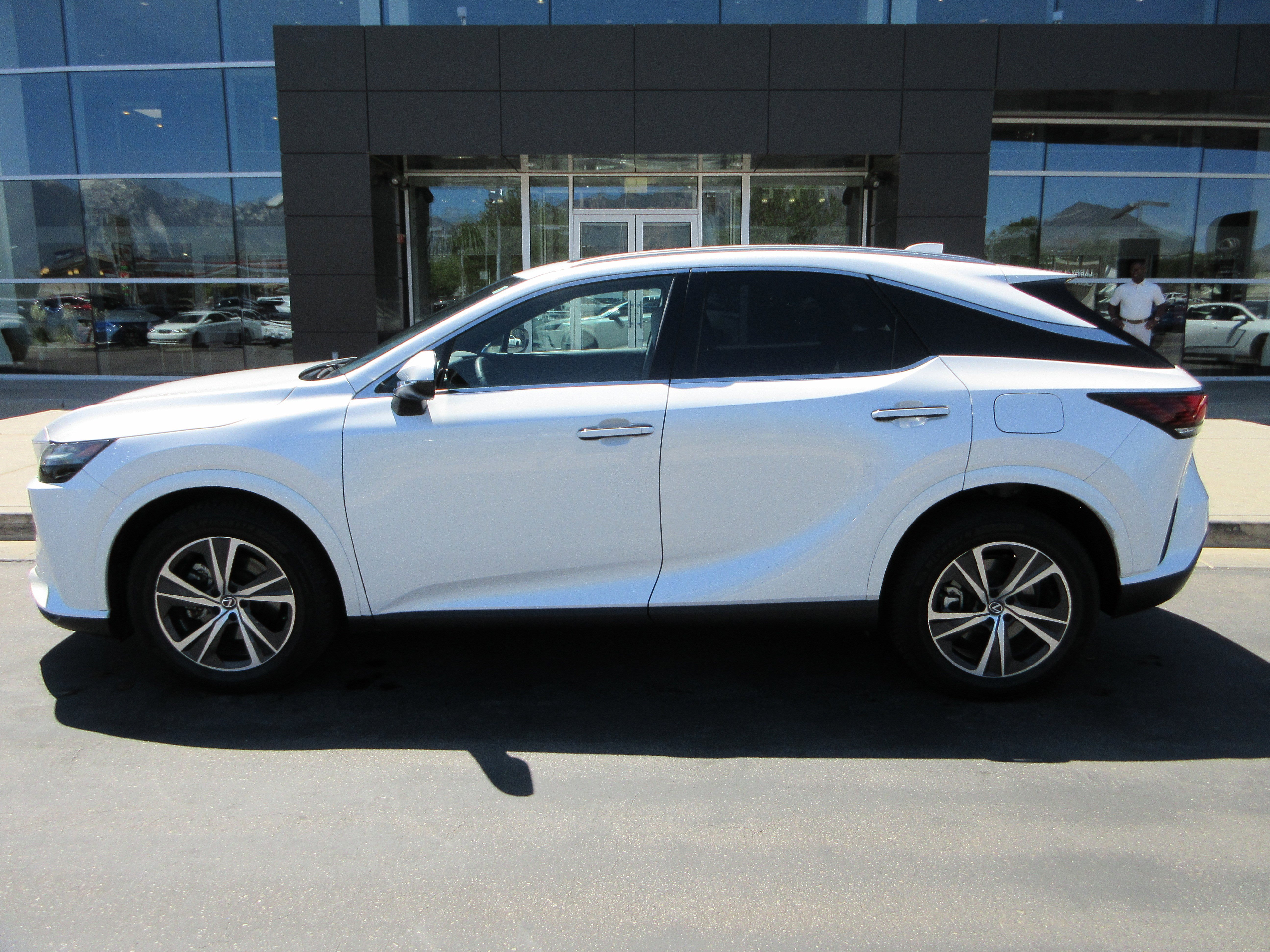 Certified Used 2023 EMINENT WHITE PEARL Lexus 350h Premium image 3
