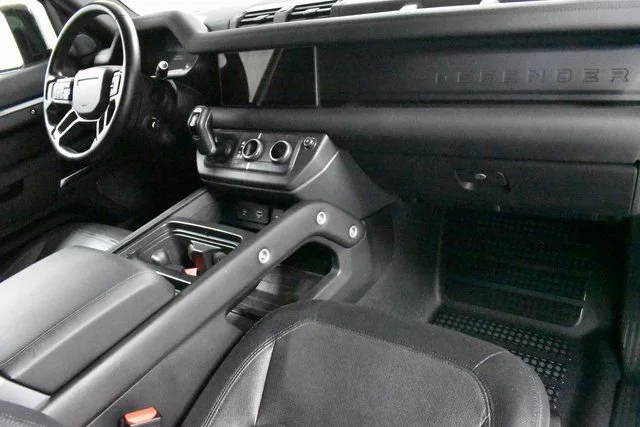 2024 Land Rover Defender X-Dynamic SE - Photo 16