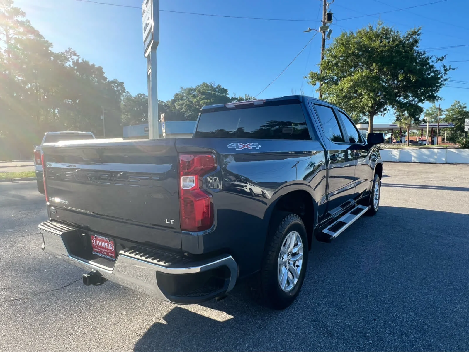 Used 2022 Northsky Blue Metallic Chevrolet LT (2FL) image 3