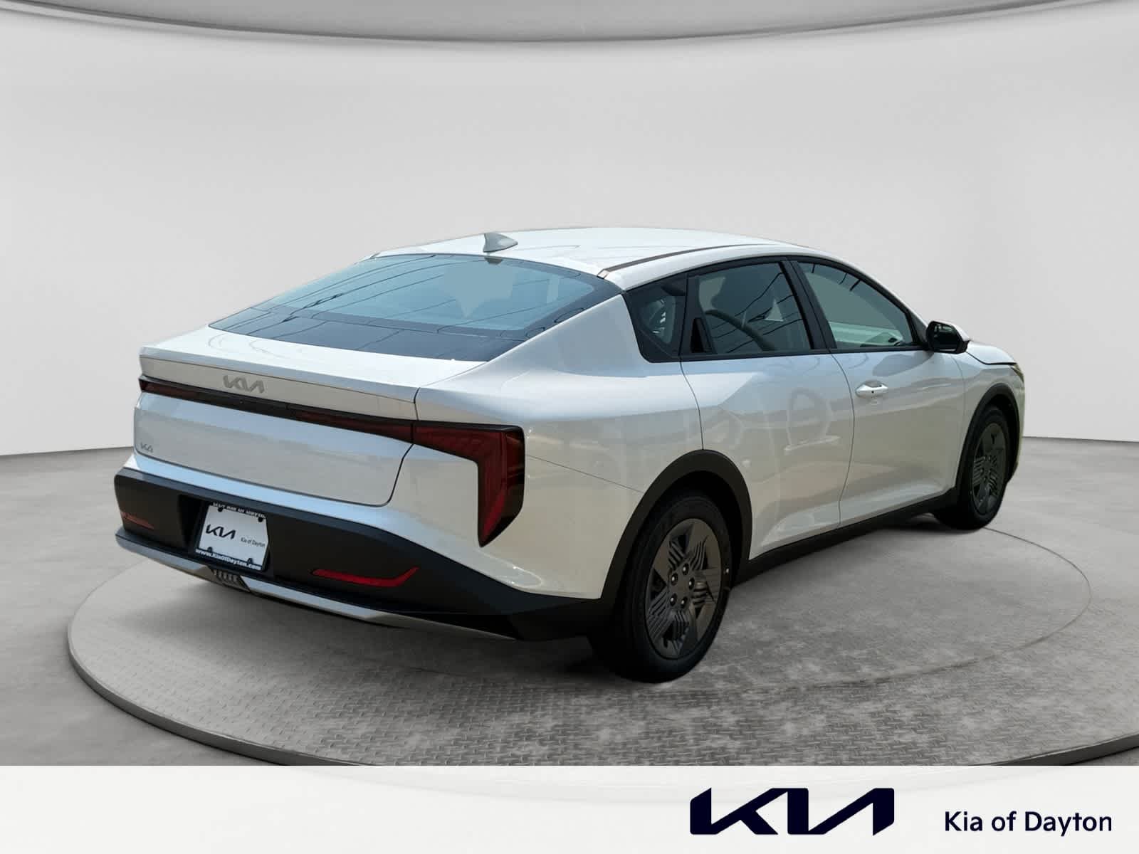 New 2026 SNOW WHITE PEARL Kia LX image 5