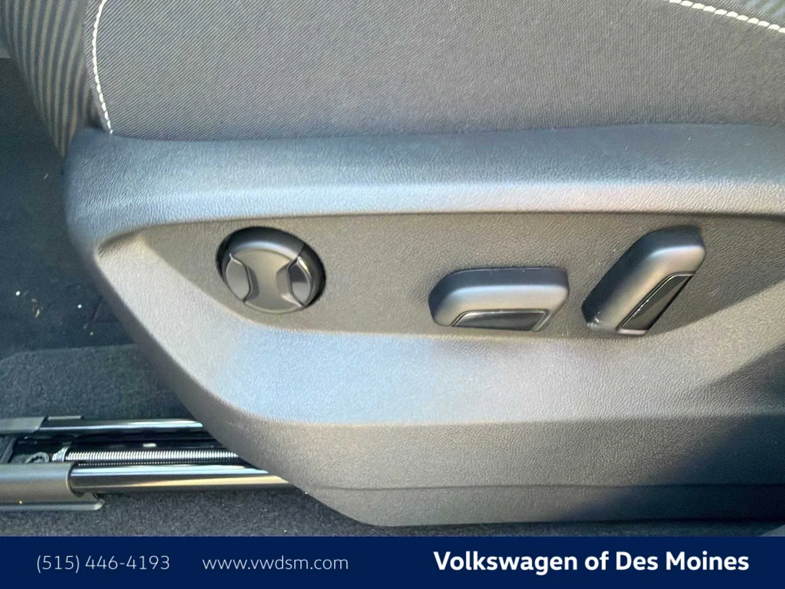 New 2026 Mountain Lake Blue Metallic Volkswagen 2.0T SE image 24