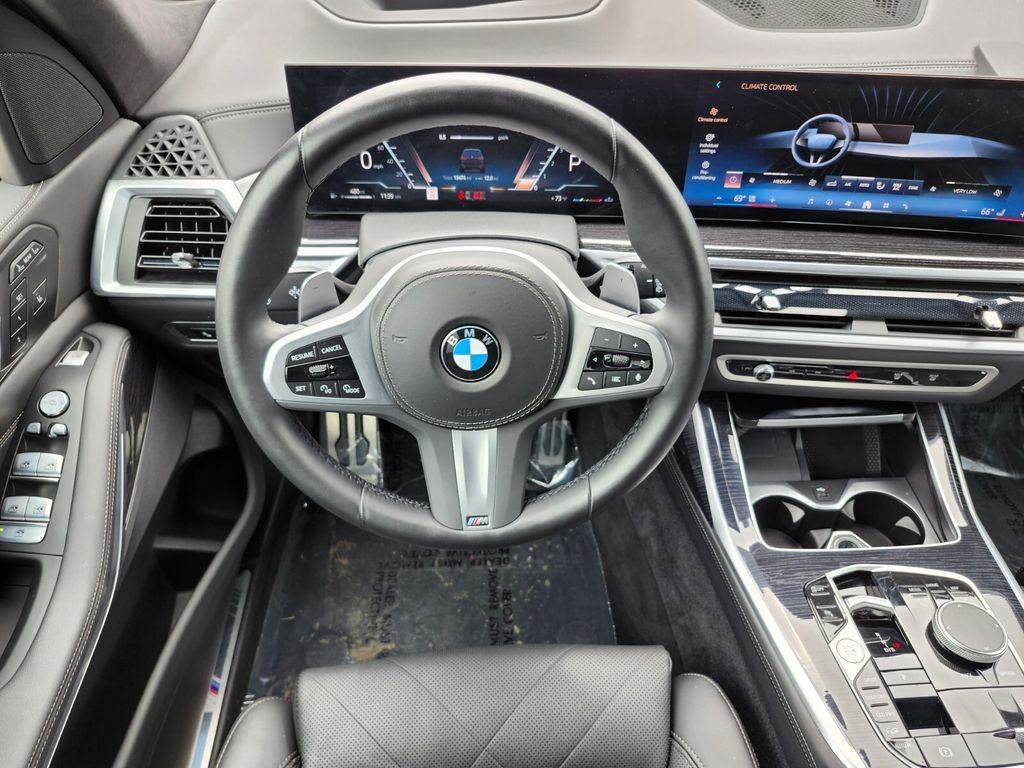 Used 2024 Black BMW xDrive40i image 14