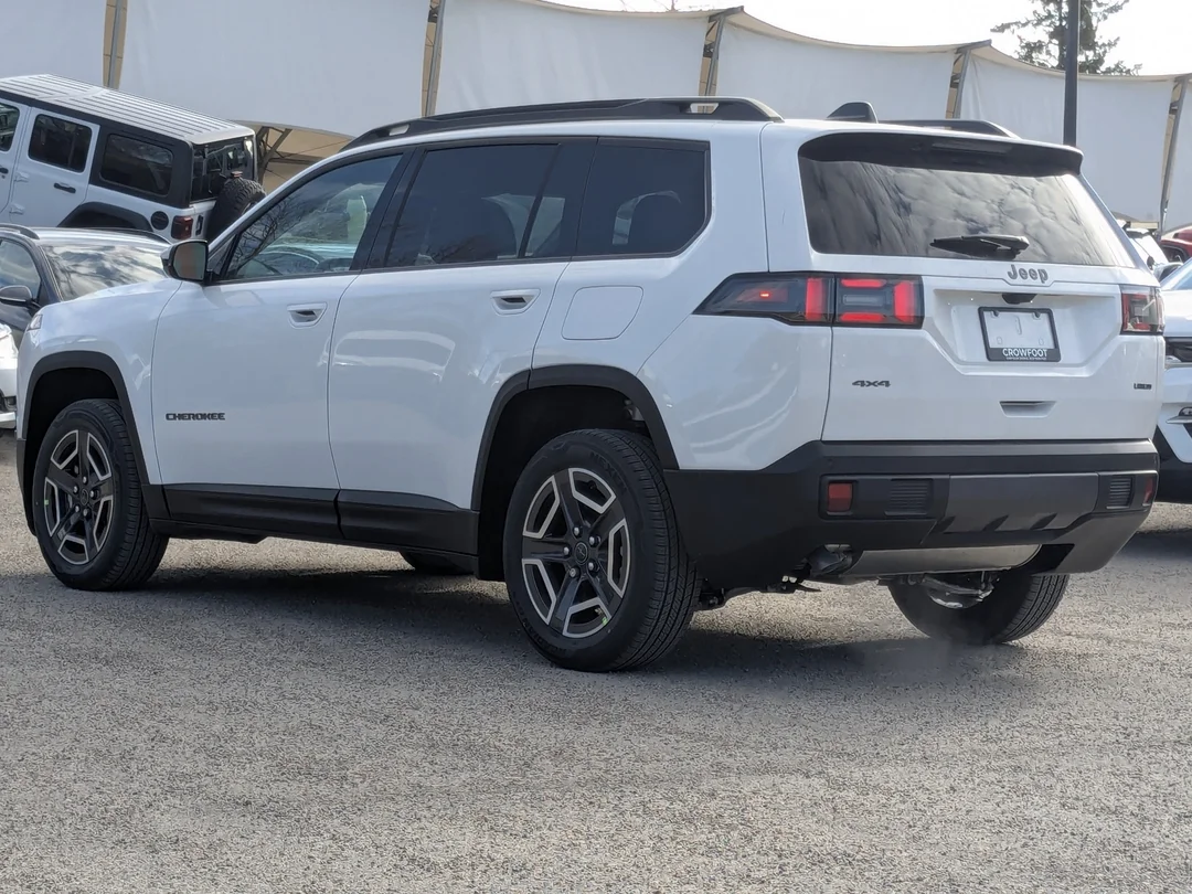 New 2026 White Jeep Laredo - - 4x4 - 1.6L Turbo Hybrid - 12.3 Uconnect 5 Display - Selec-Terrain & More! image 6