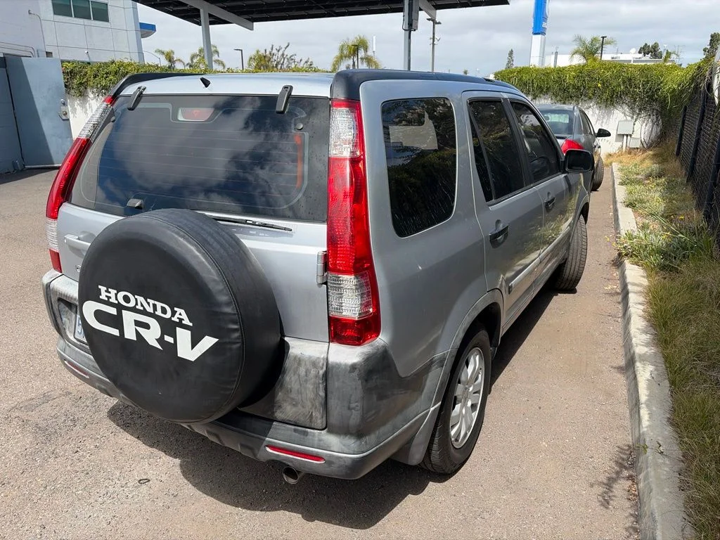 Used 2005 Silver Honda LX image 24