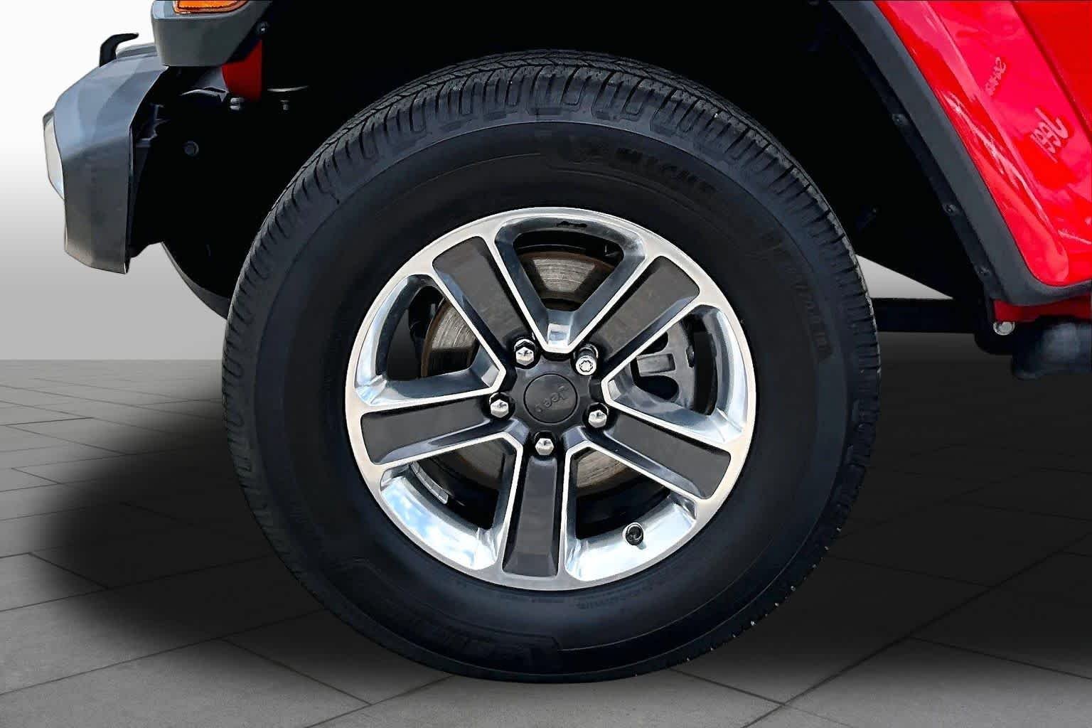 Used 2021 Firecracker Red Clearcoat Jeep Unlimited Sahara image 10