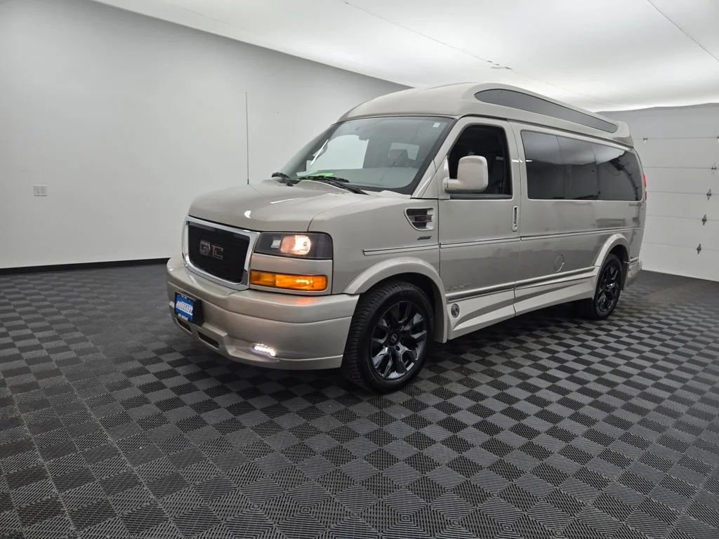2023 GMC Savana Cargo Work Van - Photo 11